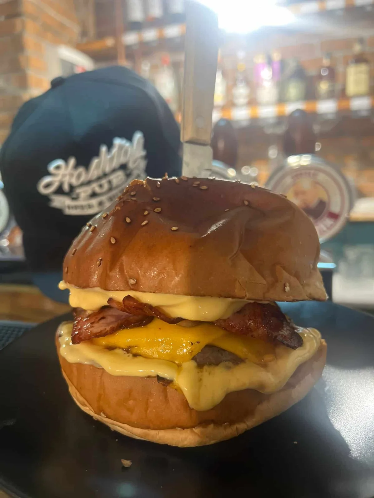 Cheddar burger mini (150g) – Burgre – Miniburgre – Hashtag Pub Ľubica Cheddar burger mini (150g) – Burgre – Miniburgre – Hashtag Pub Ľubica