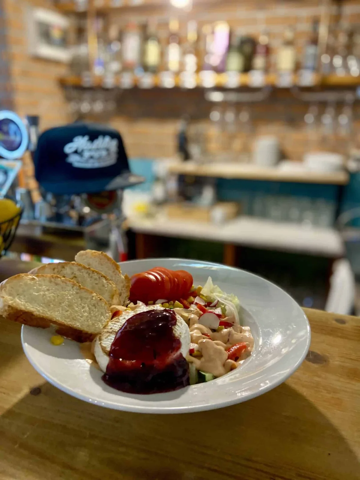 Šalát s grilovaným enciánom (300g) – Šaláty – Hashtag Pub Ľubica Šalát s grilovaným enciánom (300g) – Šaláty – Hashtag Pub Ľubica
