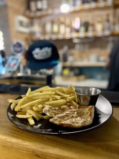 Grilovaný kurací steak (150g) – Jedlá – Hashtag Pub Ľubica Grilovaný kurací steak (150g) – Jedlá – Hashtag Pub Ľubica